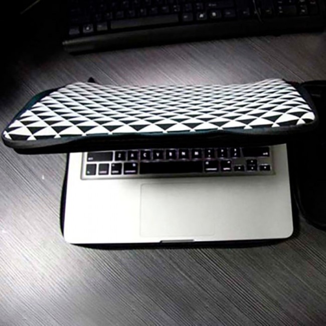 Чехол для ноутбука Kawaii Factory Чехол для MacBook 13.3" "Треугольники" Черный - фото №2